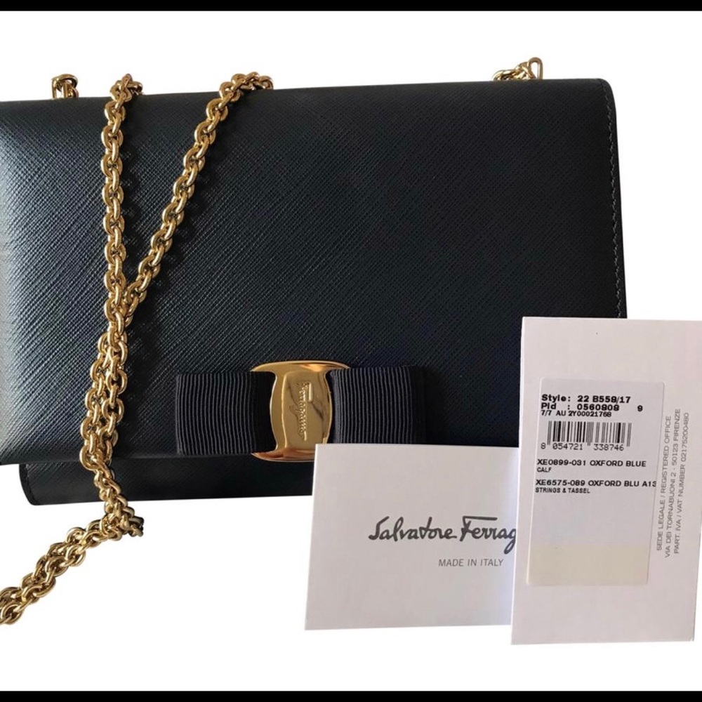 ✨💙Salvatore Ferragamo Mini Vara Chain Bag in Navy